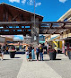 Queues de Castor Premium Outlets Montral